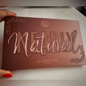 Glaminatrix Nearly Natural palette